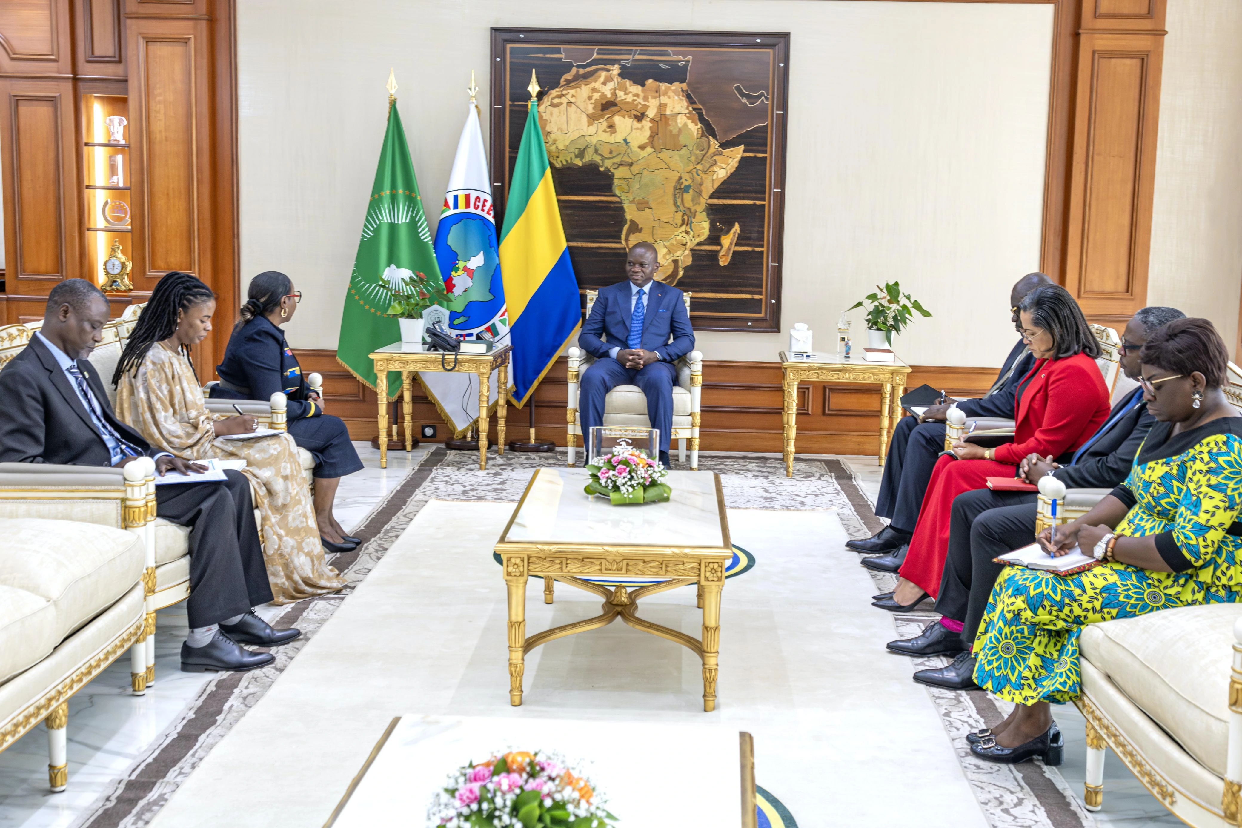 Le Président Oligui s’entretient avec le Représentant Résident du Pnud et des sénateurs français